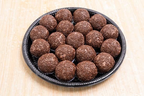 SNACK #8 Fudge Brownie No Bake Protein Balls